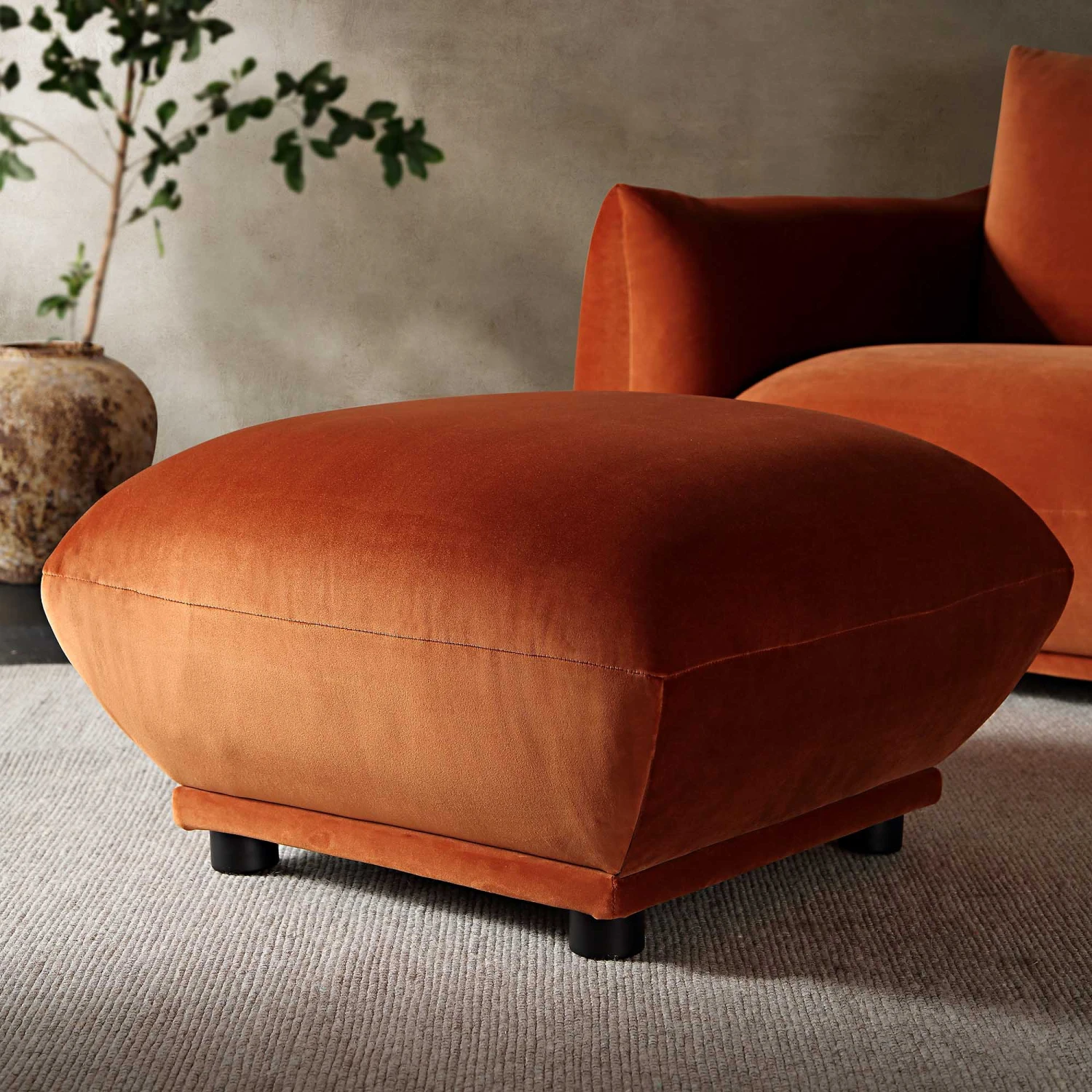 Gianni Pouffe, Rust Velvet 1 Gianni Pouffe, Rust Velvet