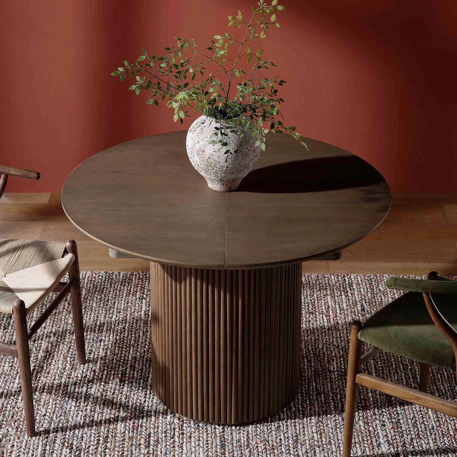 Maru Silver Oak Round 4-6 Seater Extending Dining Table β Japandi Fluted Pedestal Design 4 Maru Silver Oak Round 4-6 Seater Extending Dining Table β Japandi Fluted Pedestal Design - Image 4