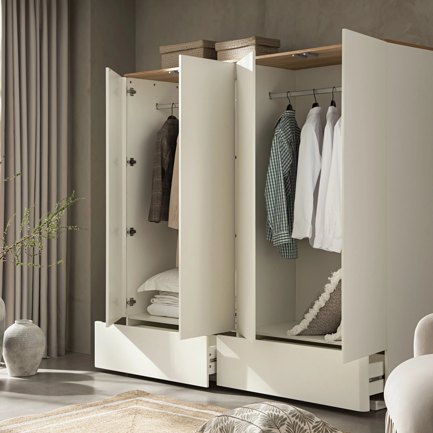 Agnes Curved Edge 4-Door Wardrobe, Off White With Oak Top 4 Agnes Curved Edge 4-Door Wardrobe, Off White With Oak Top - Image 4