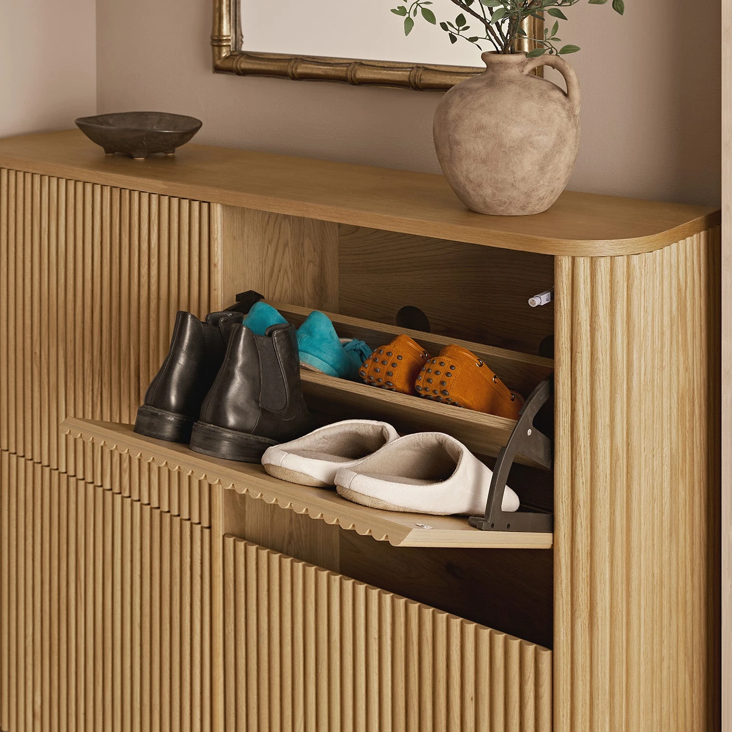Maru 4-Door Shoe Storage Cabinet, Oak 4 Maru 4-Door Shoe Storage Cabinet, Oak - Image 4