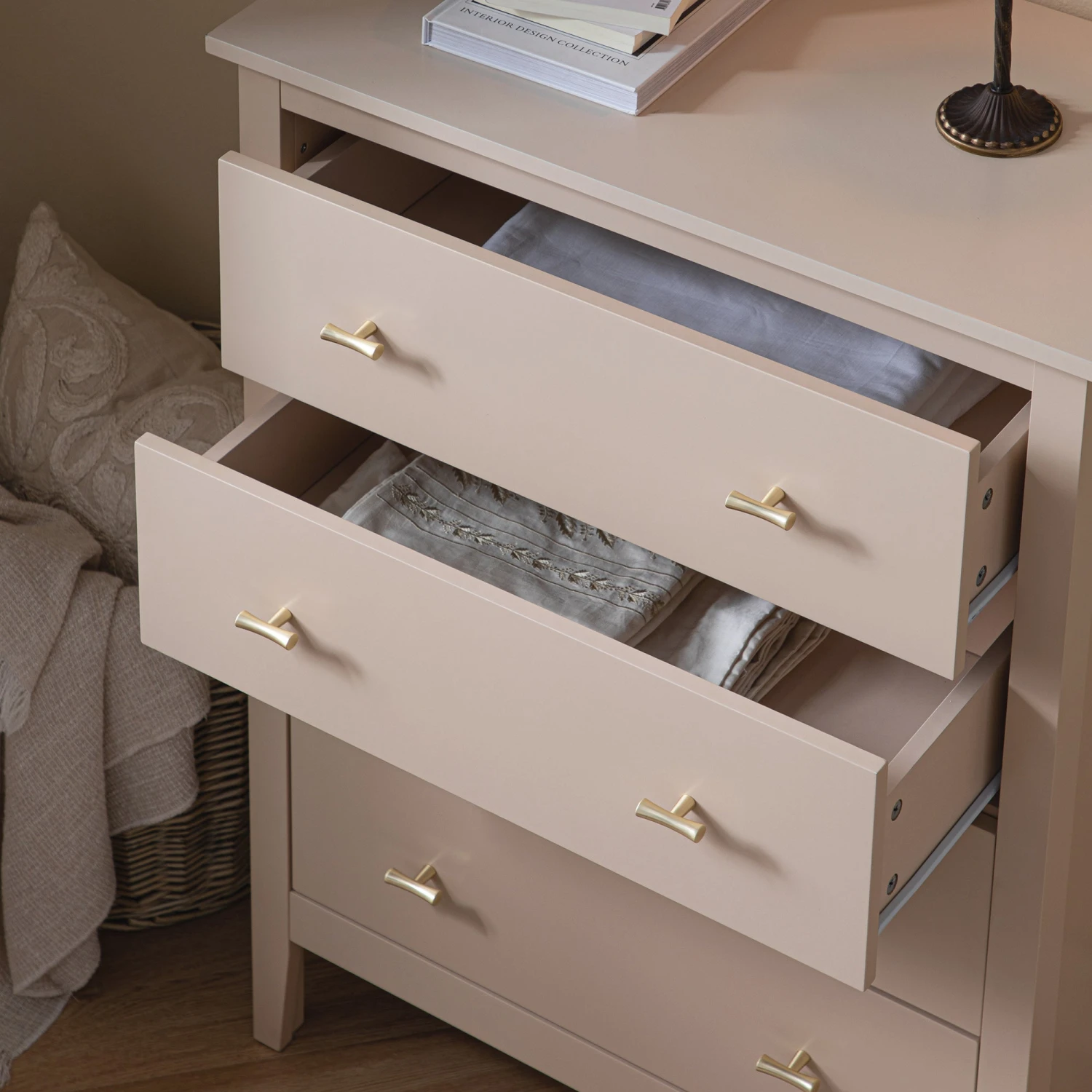 Oakham Chest Of 4 Drawers, Nude Pink 4 Oakham Chest Of 4 Drawers, Nude Pink - Image 4