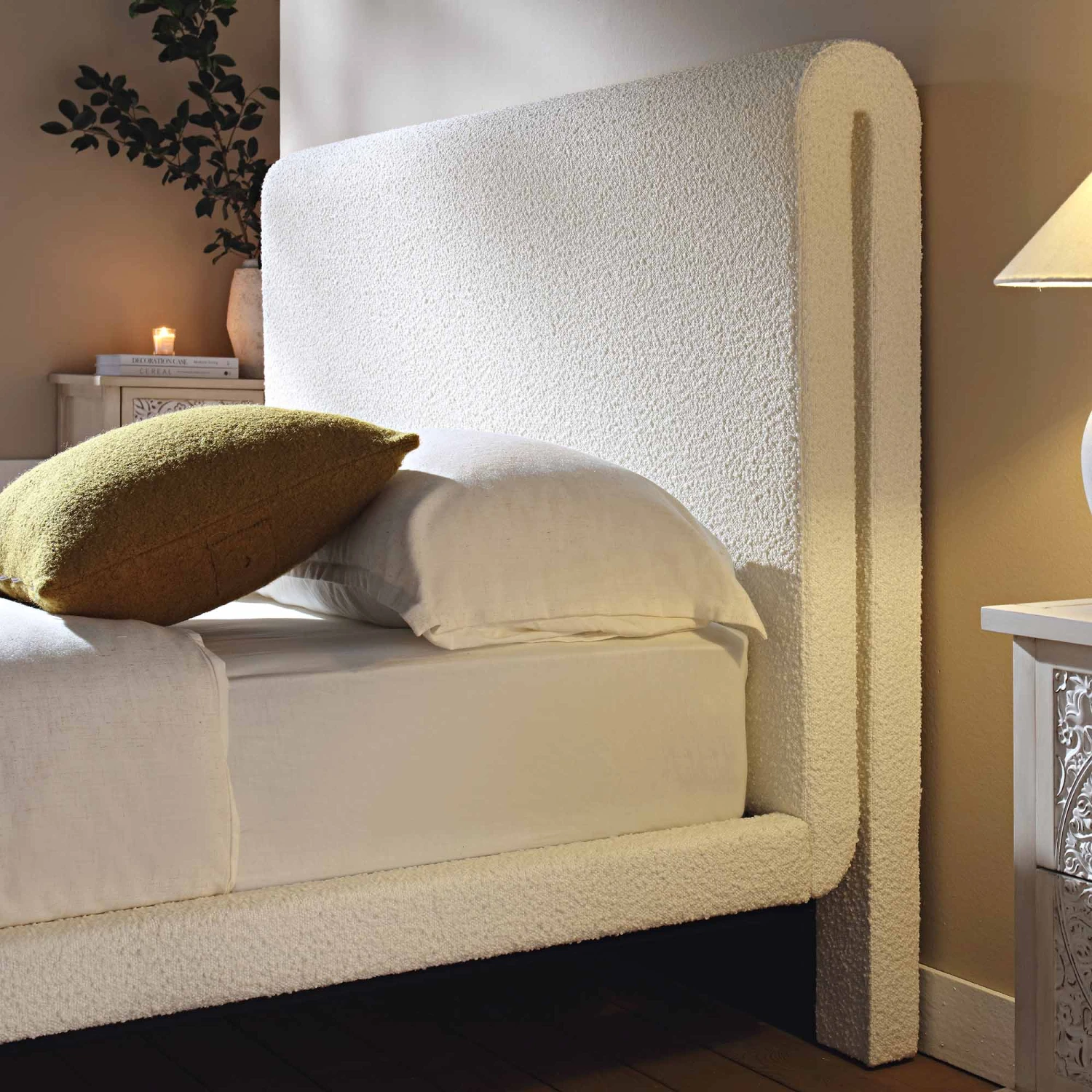 Hampstead Ecru Boucle Curved Bed 3 Hampstead Ecru Boucle Curved Bed - Image 3