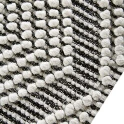 Avanti Handwoven Salt And Pepper Diamond Bobble Wool Rug 14 Avanti Handwoven Salt And Pepper Diamond Bobble Wool Rug -Daals Store KI AVANTI RUG DIAM detail2
