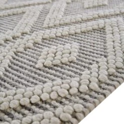 Avanti Handwoven Light Grey And Cream Diamond Bobble Wool Rug 16 Avanti Handwoven Light Grey And Cream Diamond Bobble Wool Rug -Daals Store KI AVANTI RUG LGREY detail2