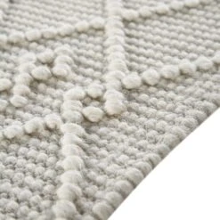 Avanti Cream Handwoven 100% Wool Bobble Rug – Geometric Textured Tassel Area Rug -Daals Store KI AVANTI RUG WH detail4