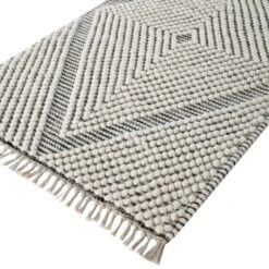 Avanti Handwoven Salt And Pepper Diamond Bobble Wool Runner 15 Avanti Handwoven Salt And Pepper Diamond Bobble Wool Runner -Daals Store KI AVANTIRUNNER DIAM detail2