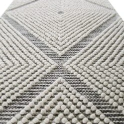 Avanti Handwoven Salt And Pepper Diamond Bobble Wool Runner 16 Avanti Handwoven Salt And Pepper Diamond Bobble Wool Runner -Daals Store KI AVANTIRUNNER DIAM detail3