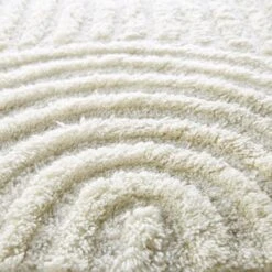 Geo Curve Cream Hand Tufted New Zealand Wool Round Rug 9 Geo Curve Cream Hand Tufted New Zealand Wool Round Rug -Daals Store KI GEOCURVE RUG ROUND detail2