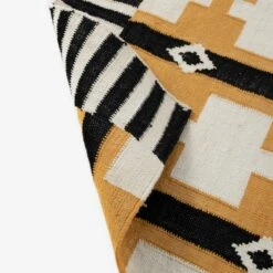 Havana Smoke & Amber Indoor Outdoor Handwoven Rug 12 Havana Smoke & Amber Indoor Outdoor Handwoven Rug -Daals Store KI HAVANA RUG PET detail4