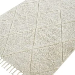 Lexi Neutral Cream Geometric Diamond – Hand Tufted New Zealand Wool Rectangular Rug with Tassels -Daals Store KI LEXI RUG detail1