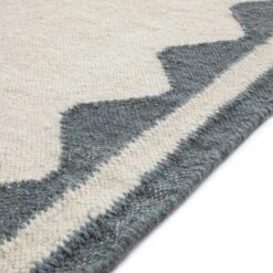 Matilda Cream with Blue Scallop Border – Handwoven 100% Wool Flat-Woven Runner Rug -Daals Store KI MATILDA RUG BLUE RUNNER detail4