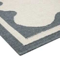 Matilda Blue Scallop Border Handwoven Wool Rug 13 Matilda Blue Scallop Border Handwoven Wool Rug -Daals Store KI MATILDA RUG BLUE detail2