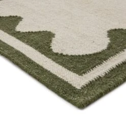 Matilda Olive Green Scallop Border – Cream & Olive Handwoven Wool Runner Rug -Daals Store KI MATILDA RUG OLIVE RUNNER detail3