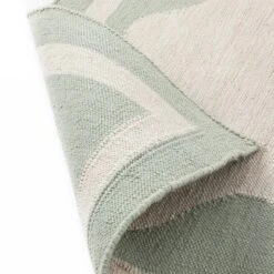 Matilda Sage Green Scallop Border Handwoven Rug – Cream & Sage Indoor/Outdoor Artisan Rug -Daals Store KI MATILDA RUG SAGE PET detail3