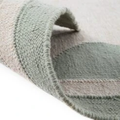 Matilda Sage Green Scallop Border Handwoven Rug – Cream & Sage Indoor/Outdoor Artisan Rug -Daals Store KI MATILDA RUG SAGE PET detail4