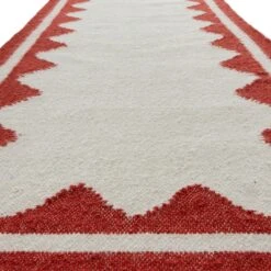 Matilda Scarlet Red Scallop Border – Cream Handwoven Wool Runner Rug -Daals Store KI MATILDA RUG SCARLET RUNNER detail2