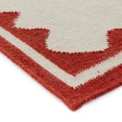 Matilda Scarlet Red Scallop Border – Cream Handwoven Wool Runner Rug -Daals Store KI MATILDA RUG SCARLET RUNNER detail3