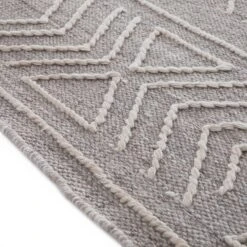 Nyla Aztec Indoor Outdoor Handwoven Steel Grey Rug 11 Nyla Aztec Indoor Outdoor Handwoven Steel Grey Rug -Daals Store KI NYLA RUG PET detail2