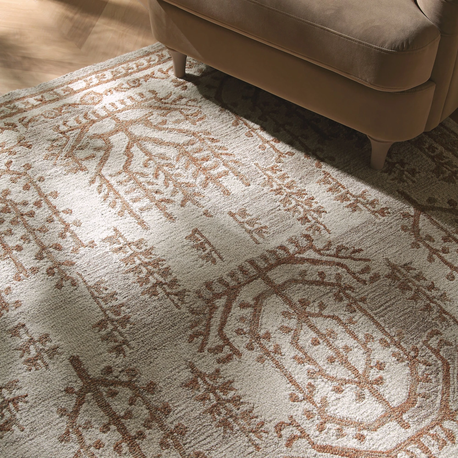 Varanasi Traditional Hand Tufted Wool Rug 2 Varanasi Traditional Hand Tufted Wool Rug - Image 2