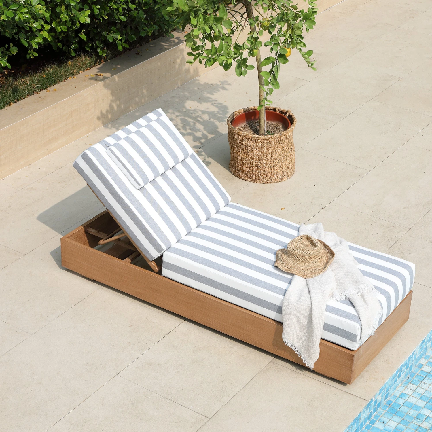 Jardin Aluminium Outdoor Sun Lounger, Natural With Blue Stripes 2 Jardin Aluminium Outdoor Sun Lounger, Natural With Blue Stripes - Image 2