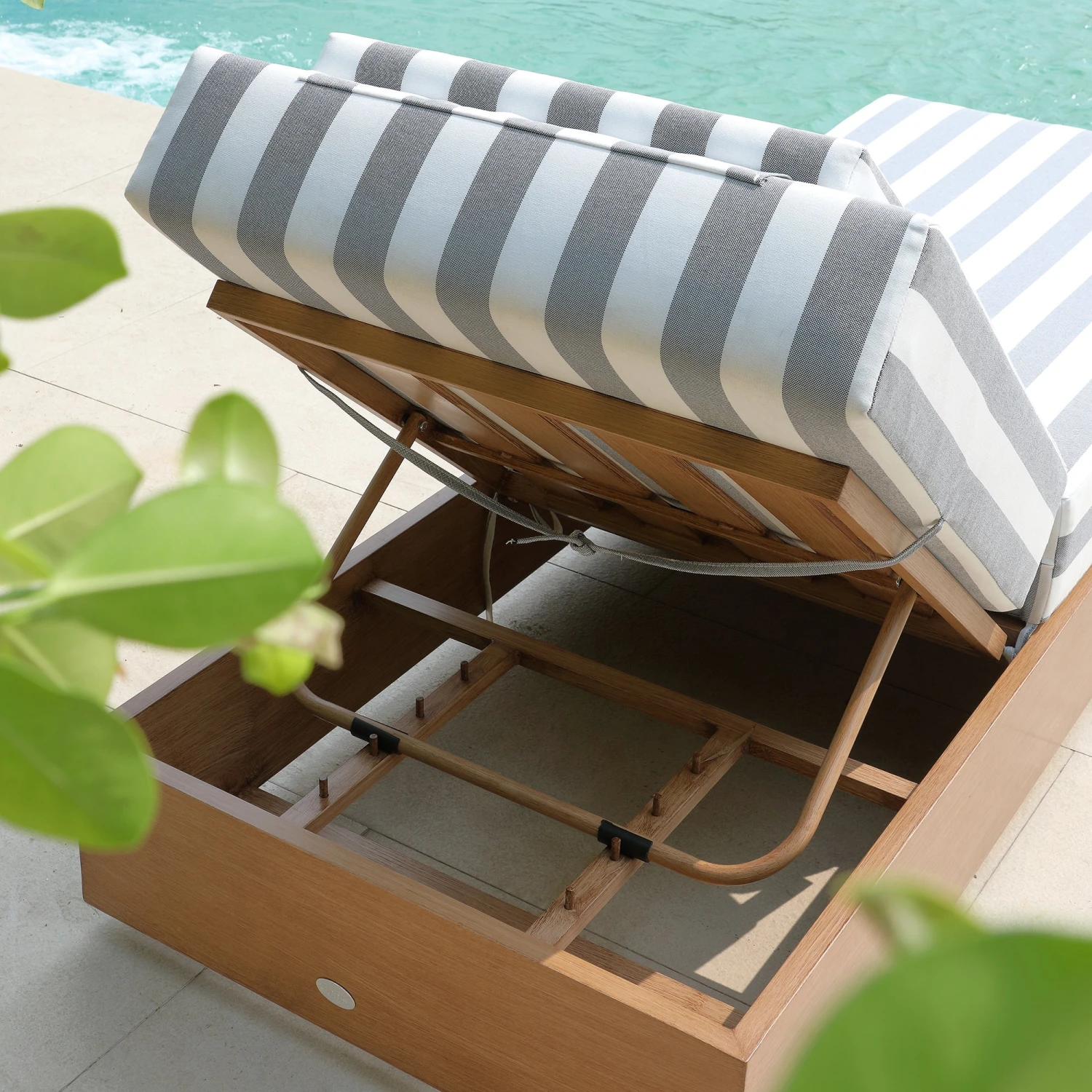 Jardin Aluminium Outdoor Sun Lounger, Natural With Blue Stripes 3 Jardin Aluminium Outdoor Sun Lounger, Natural With Blue Stripes - Image 3