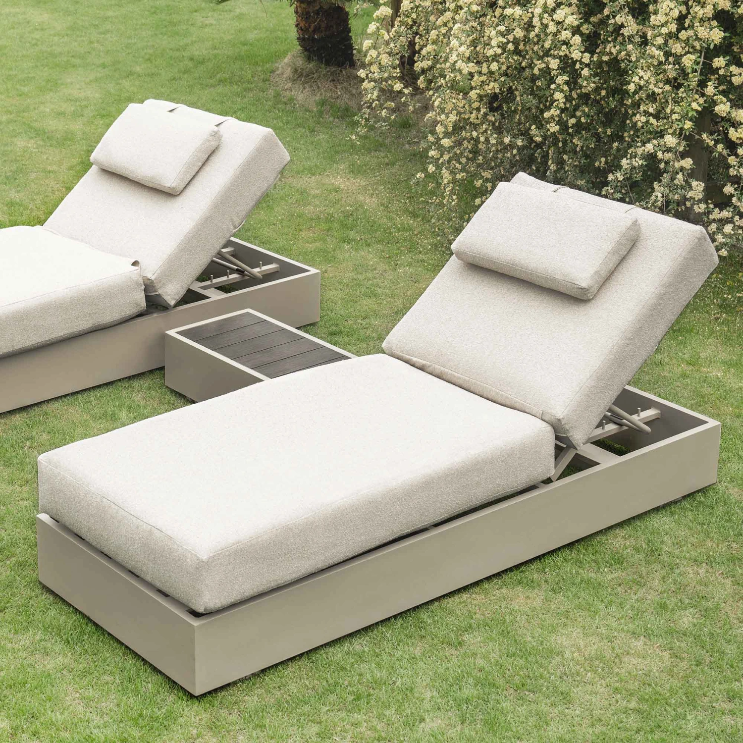Jardin Aluminium Outdoor Sun Lounger in Pumice β Beige Boucle Cushion & 5-Level Adjustable Reclining Bed 1 Jardin Aluminium Outdoor Sun Lounger in Pumice β Beige Boucle Cushion & 5-Level Adjustable Reclining Bed