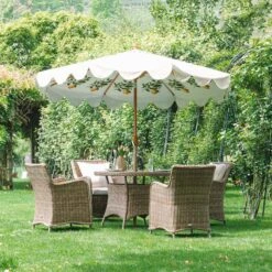 Hampshire 4-Seater Round Wicker Rattan Dining Set, Natural