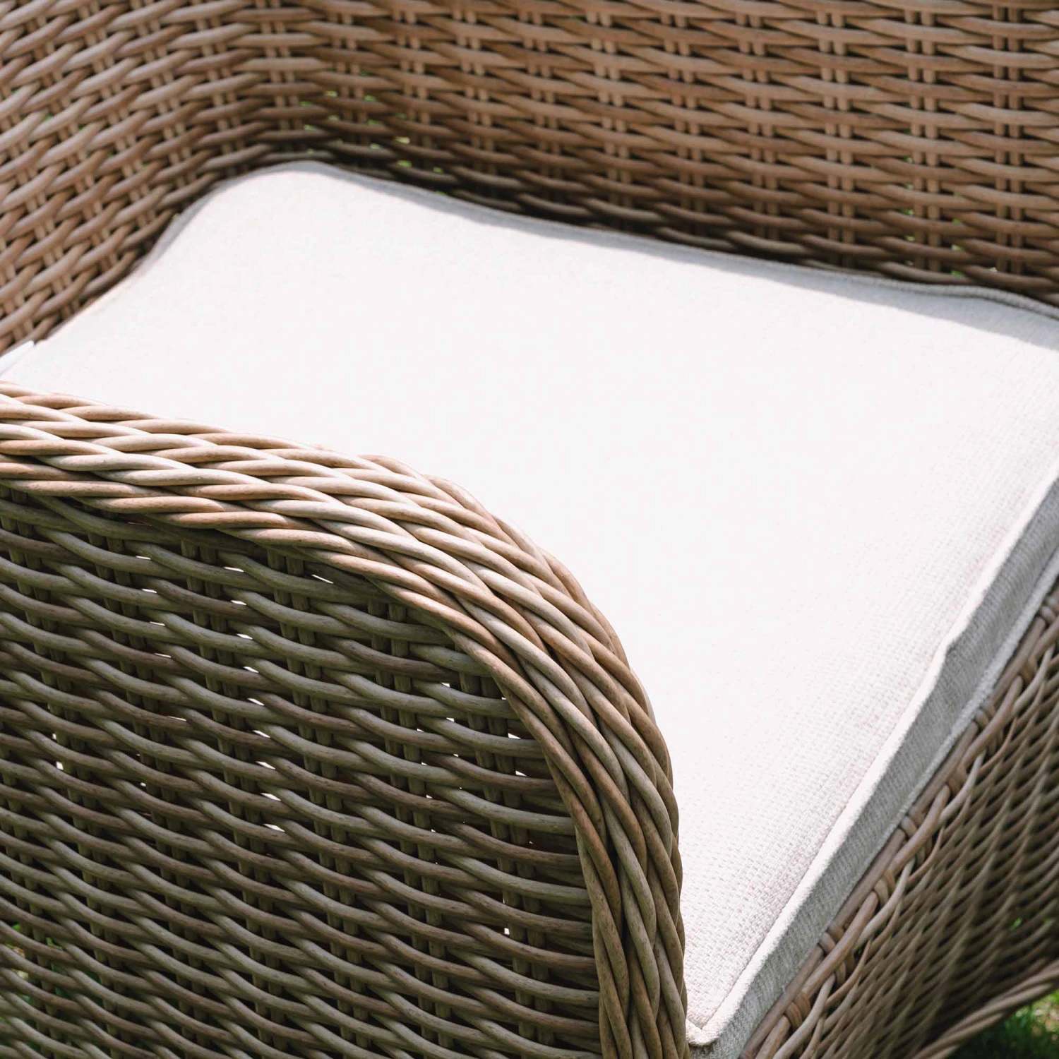 Hampshire 4-Seater Round Wicker Rattan Dining Set in Natural β Weatherproof Garden Furniture with Wood-Effect Table 4 Hampshire 4-Seater Round Wicker Rattan Dining Set in Natural β Weatherproof Garden Furniture with Wood-Effect Table - Image 4