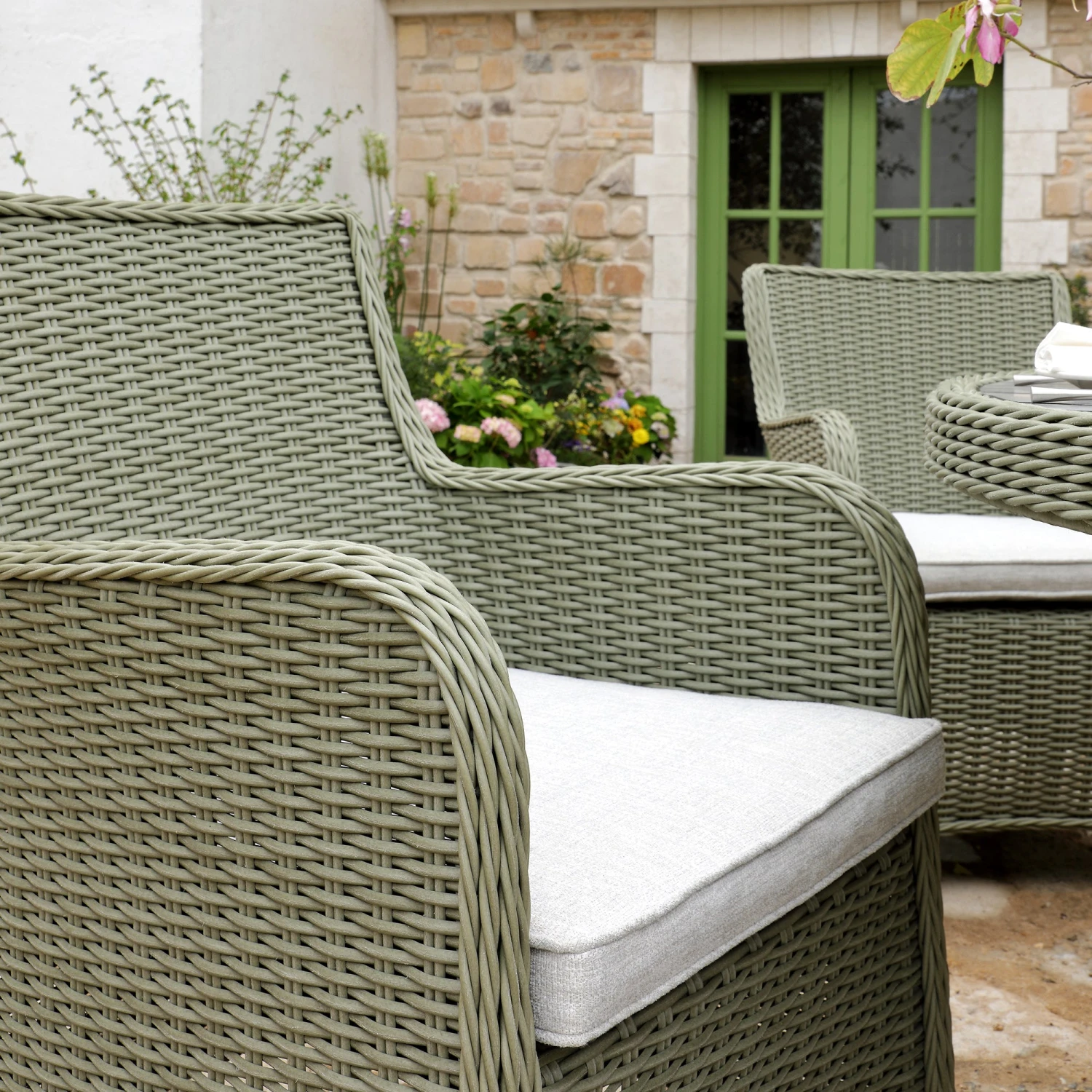 Hampshire 6-Seater Round Wicker Rattan Dining Set With Lazy Susan & Ice Bucket, Desert Sage 4 Hampshire 6-Seater Round Wicker Rattan Dining Set With Lazy Susan & Ice Bucket, Desert Sage - Image 4