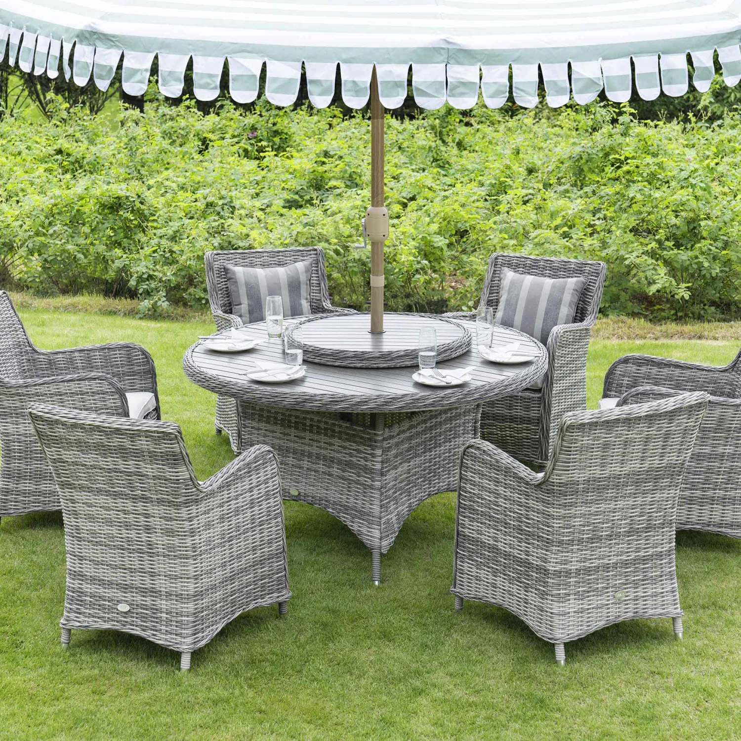 Hampshire 6-Seater Round Wicker Rattan Dining Set With Lazy Susan & Ice Bucket, Light Grey 3 Hampshire 6-Seater Round Wicker Rattan Dining Set With Lazy Susan & Ice Bucket, Light Grey - Image 3