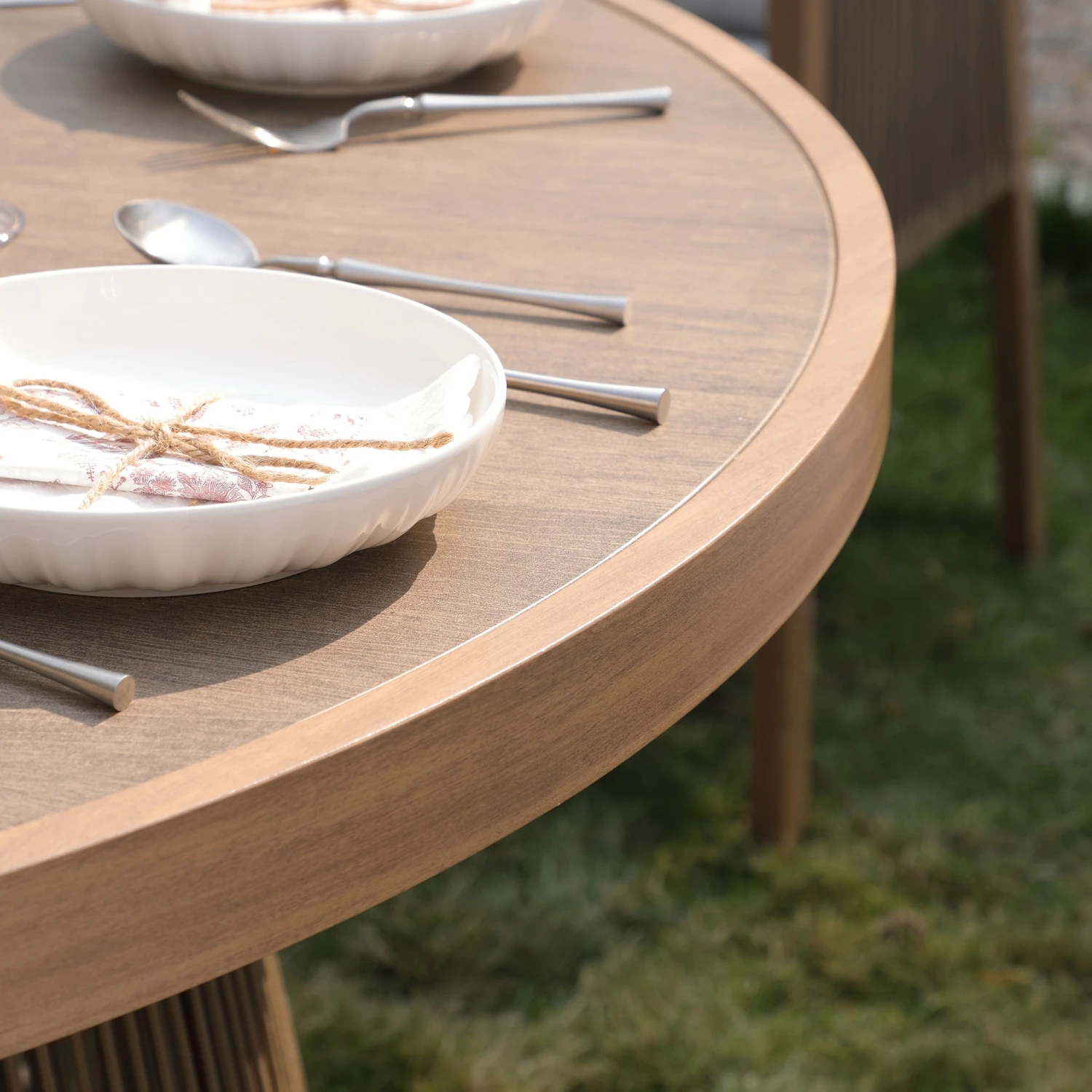 Pedra Rope And Aluminium Outdoor 6-Seater Round Dining Set, Natural 6 Pedra Rope And Aluminium Outdoor 6-Seater Round Dining Set, Natural - Image 6