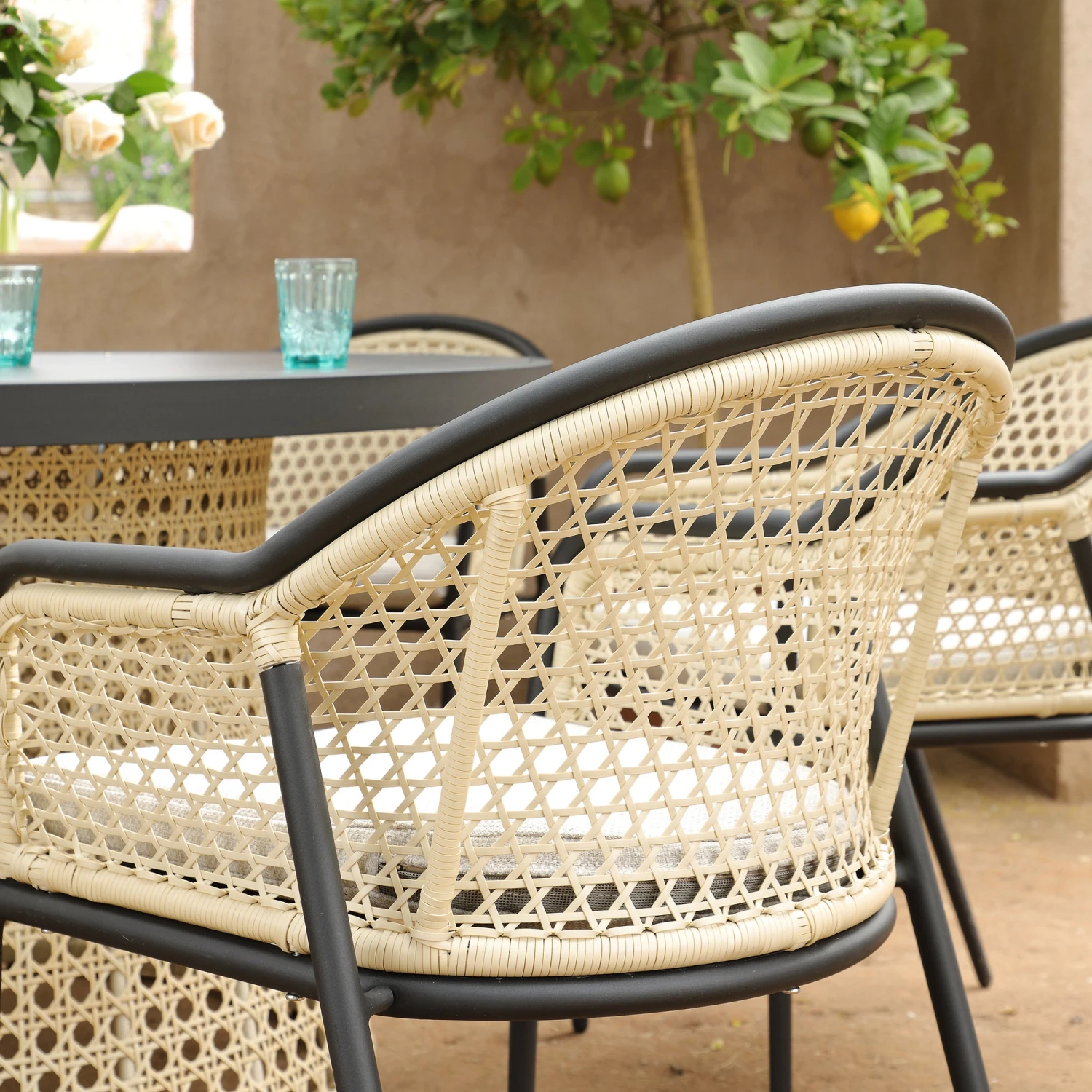 Pienza Outdoor Rattan 6-Seater Round Dining Set, Oatmeal Fabric With Black Frame 6 Pienza Outdoor Rattan 6-Seater Round Dining Set, Oatmeal Fabric With Black Frame - Image 6