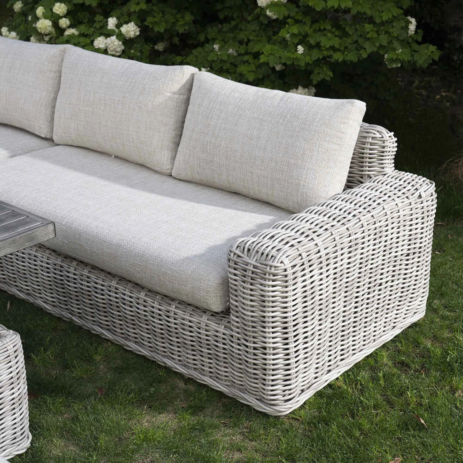 Bellagio Round Wicker Large Corner Casual Dining Set With Rising Table, Light Grey 5 Bellagio Round Wicker Large Corner Casual Dining Set With Rising Table, Light Grey - Image 5