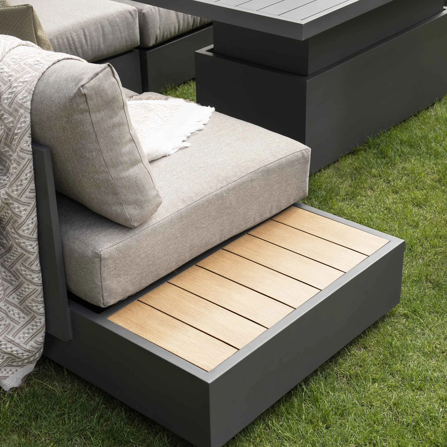 Jardin Large Granite Aluminium Corner Dining Set with Rising Table & Reclining Module - 9 Seater 7 Jardin Large Granite Aluminium Corner Dining Set with Rising Table & Reclining Module - 9 Seater - Image 7