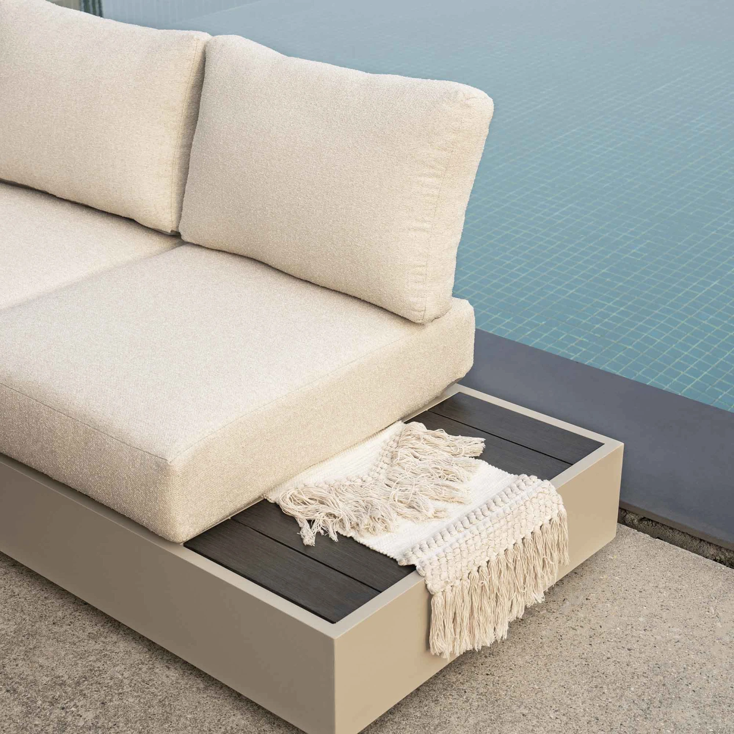 Jardin Aluminium Large Corner Casual Dining Set With Rising Firepit Table, Pumice 5 Jardin Aluminium Large Corner Casual Dining Set With Rising Firepit Table, Pumice - Image 5