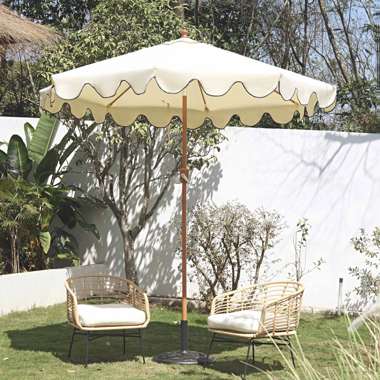Beige 2.6M Octagonal Crank And Tilt Parasol With Navy Scalloped Edge 1 Beige 2.6M Octagonal Crank And Tilt Parasol With Navy Scalloped Edge