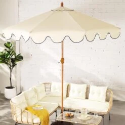 Beige 2.6M Octagonal Crank And Tilt Parasol With Navy Scalloped Edge 14 Beige 2.6M Octagonal Crank And Tilt Parasol With Navy Scalloped Edge -Daals Store OD PRSL 35 BLUEEDGE scene2