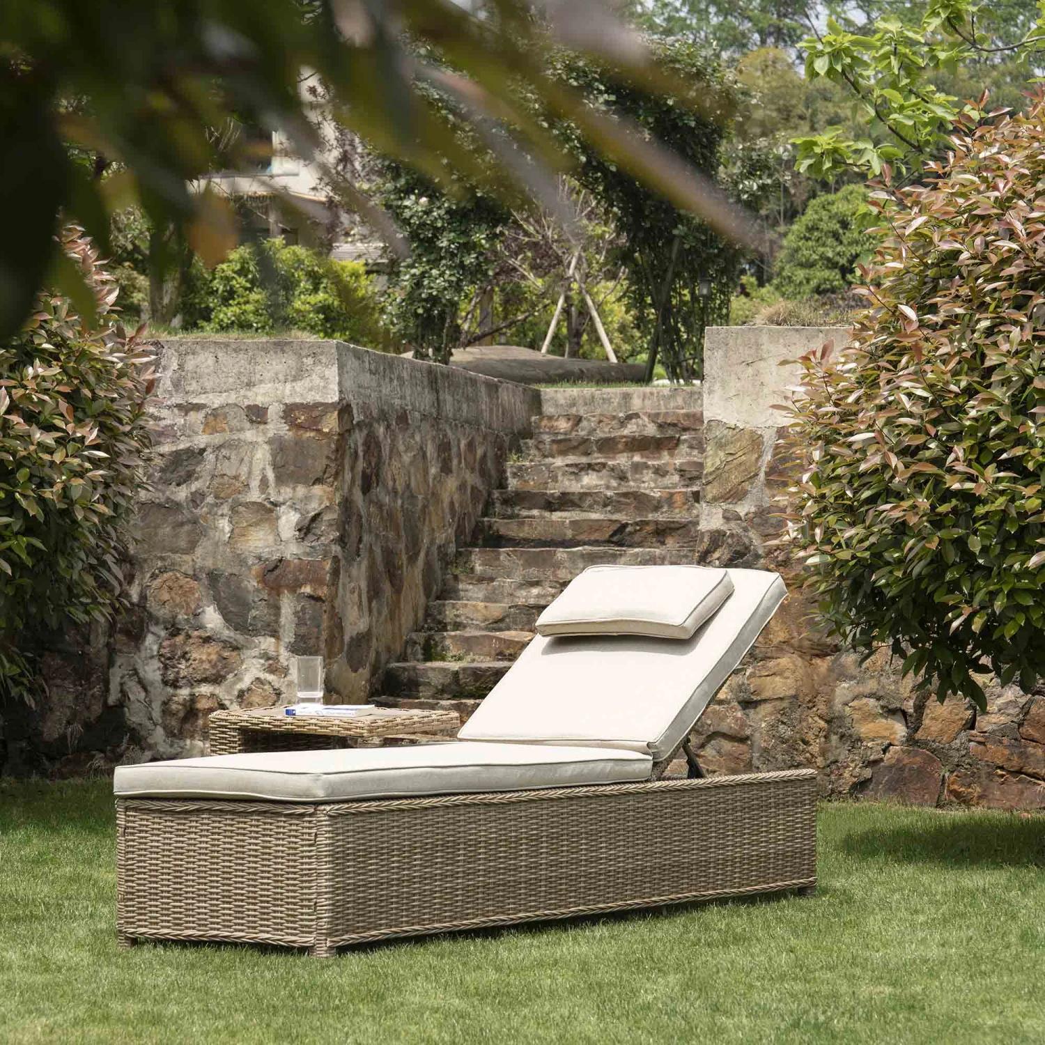 Hampshire Natural Round Wicker Rattan Sun Lounger with Grey Cushion - 5-Position Reclining Garden Daybed 1 Hampshire Natural Round Wicker Rattan Sun Lounger with Grey Cushion - 5-Position Reclining Garden Daybed