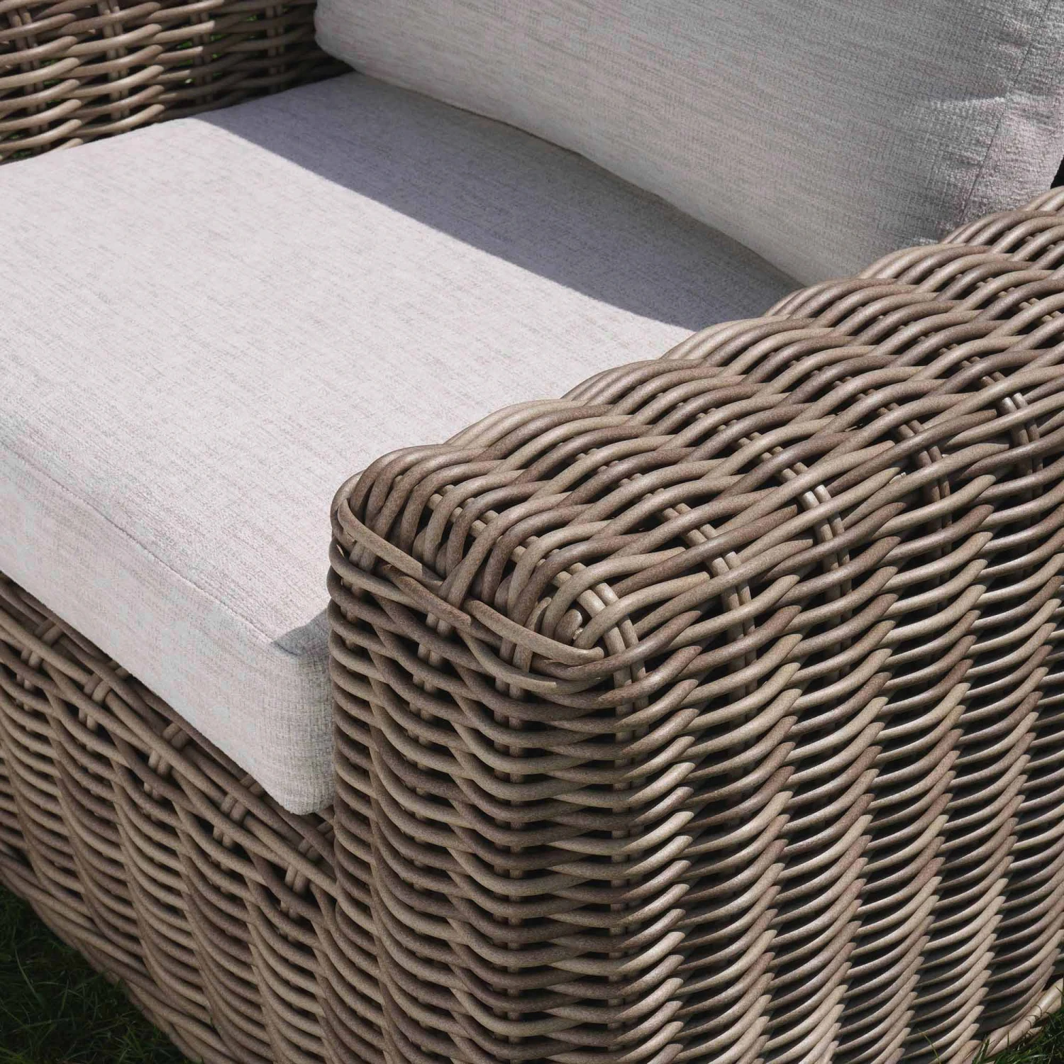 Bellagio Natural Round Wicker Outdoor 1-Seater Sofa β Luxury Woven Armchair with Beige Cushions 2 Bellagio Natural Round Wicker Outdoor 1-Seater Sofa β Luxury Woven Armchair with Beige Cushions - Image 2