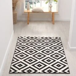 Illusion Monochrome Geometric Printed Rug 140x200cm – Black & White Microfibre Area Rug