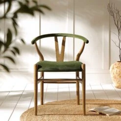Hansel Upholstered Padded Dining Chair, Moss Green Velvet And Light Walnut Frame -Daals Store XN R100 GREENVEL WLAN scene1