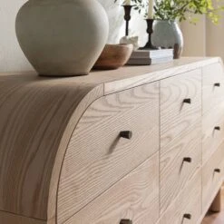 Maude 9 Drawer Chest, Natural Ash 18 Maude 9 Drawer Chest, Natural Ash -Daals Store XXCOD 047 NAT NAT scene4