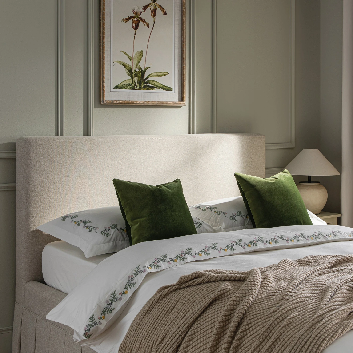 Egerton Box-Pleat Ottoman Storage Bed, Oatmeal Brushed Fabric 4 Egerton Box-Pleat Ottoman Storage Bed, Oatmeal Brushed Fabric - Image 4