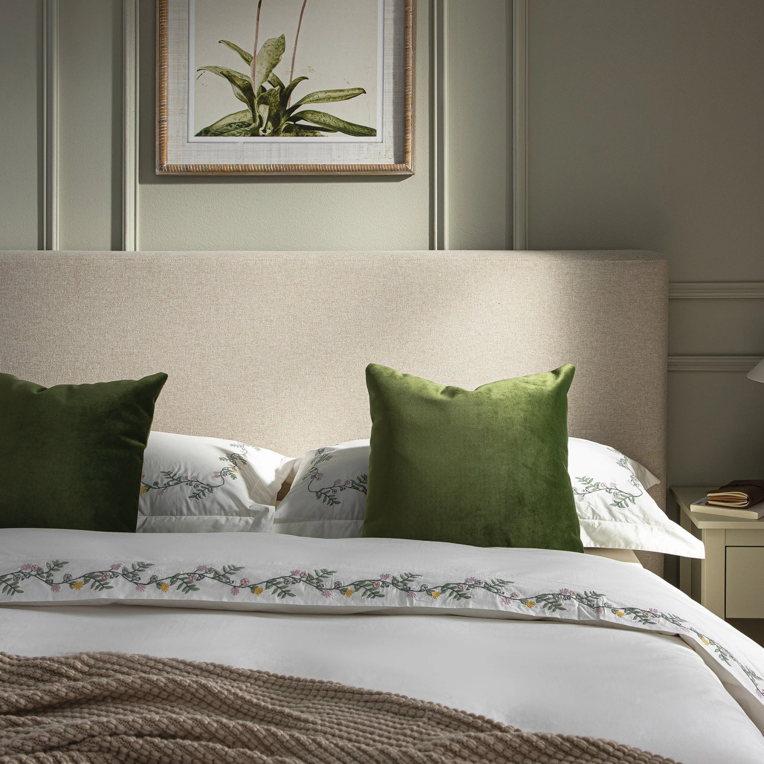 Egerton Box-Pleat Ottoman Storage Bed, Oatmeal Brushed Fabric 7 Egerton Box-Pleat Ottoman Storage Bed, Oatmeal Brushed Fabric - Image 7